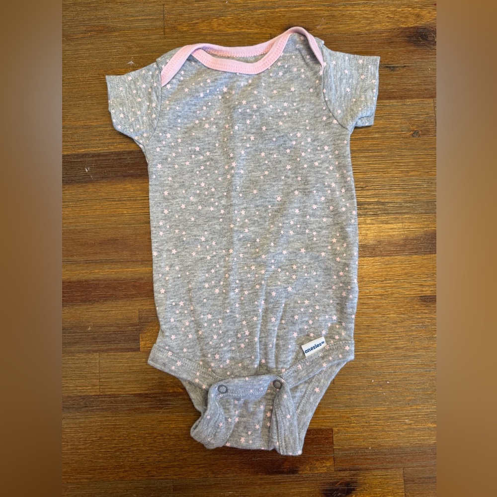 Gerber onesie 0-3 months